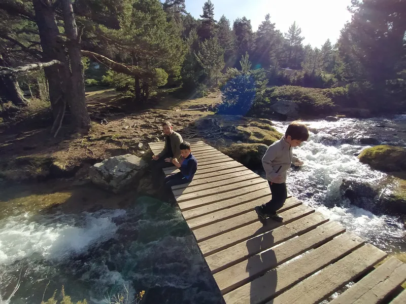 Puente de madera junto al arroyo de las Guarramillas
